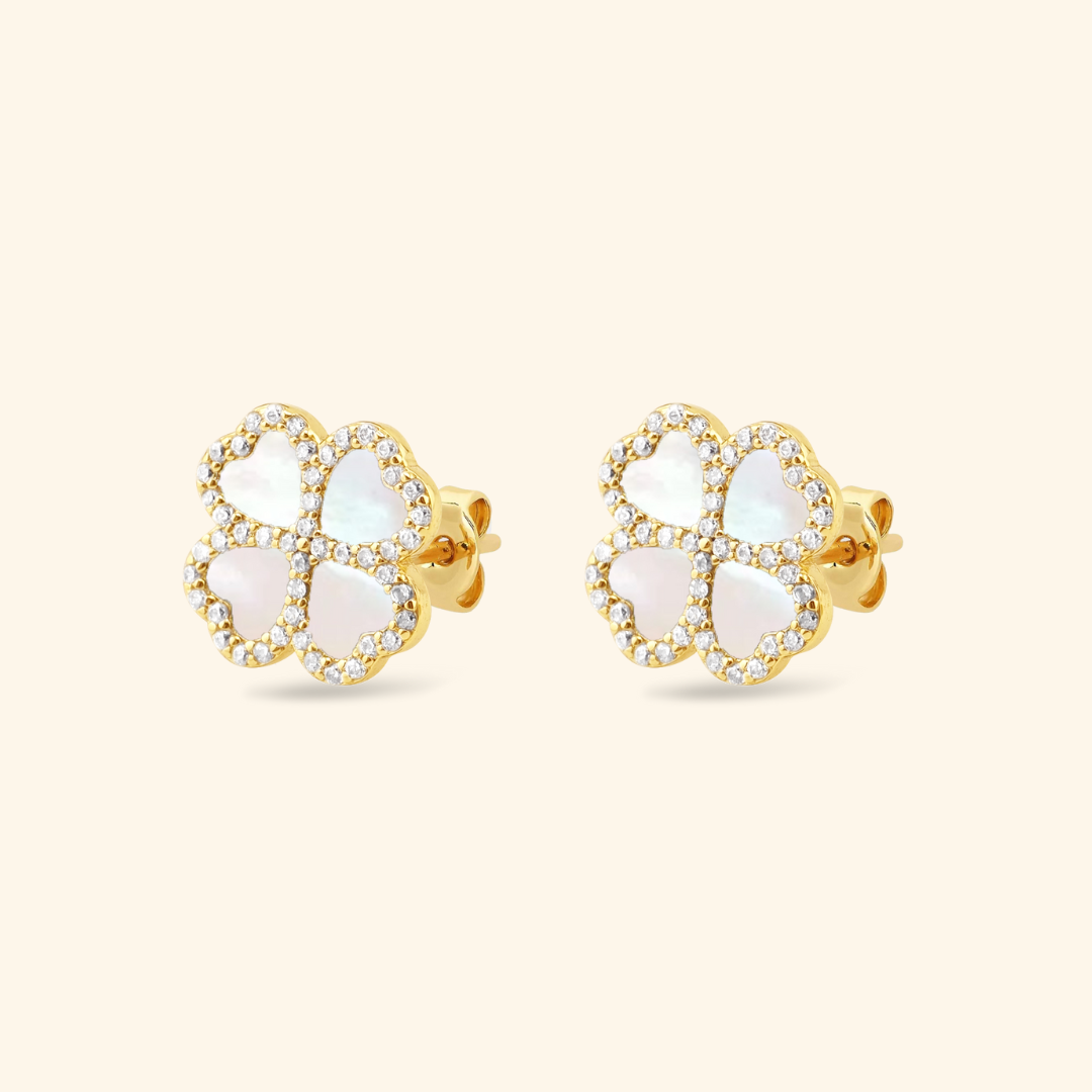 Lucky Pearls Clover Stud Earrings