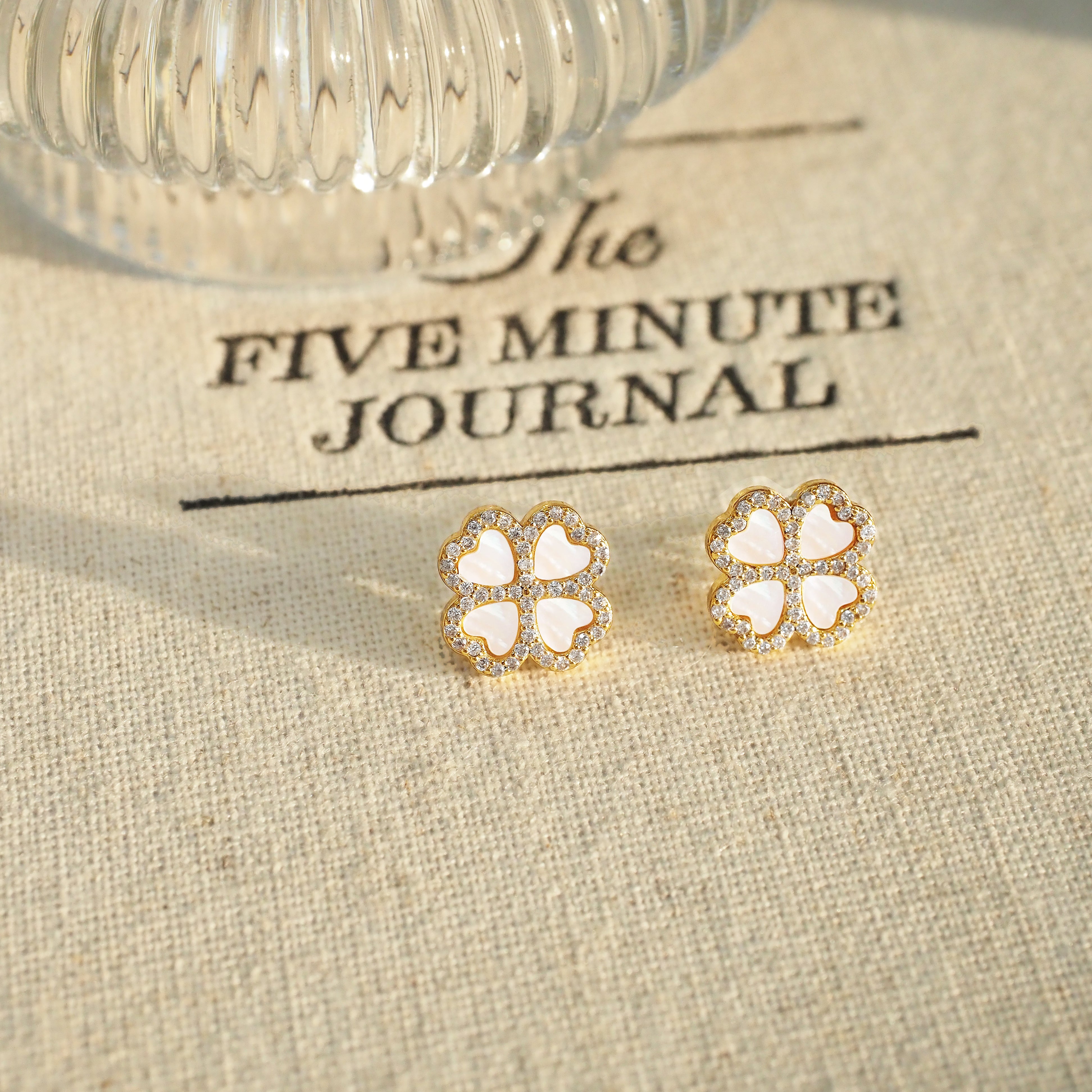 Lucky Pearls Clover Stud Earrings