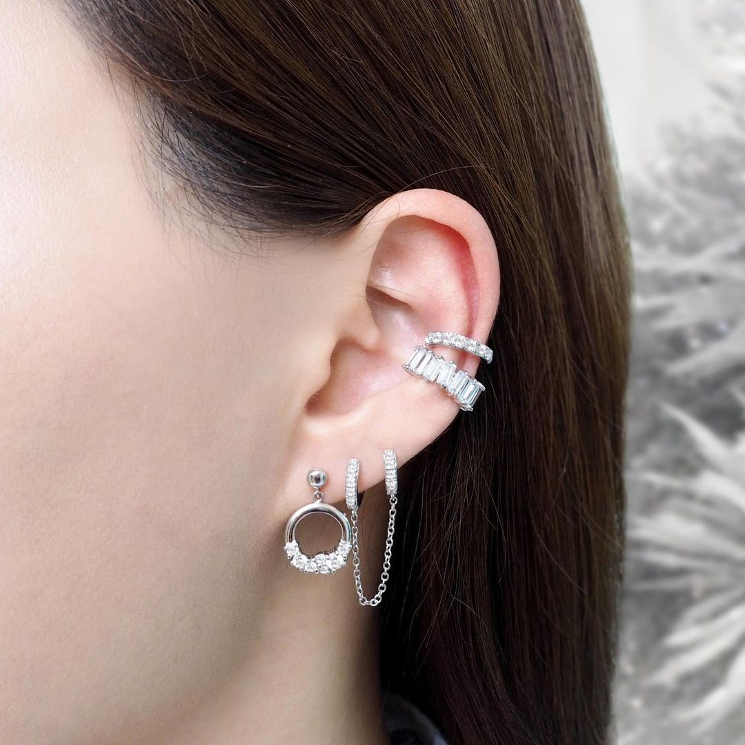 Luxurious Crystal Baguette Ear Cuff (Silver)